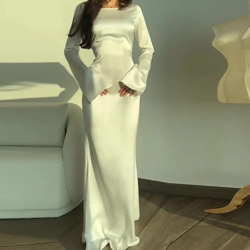 Elegantes Satin-Maxikleid mit ausgestellten Ärmeln für Damen