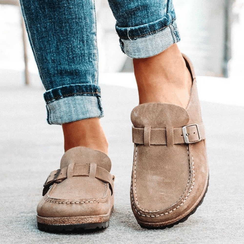 Bequeme Memory-Foam-Slipper mit Schnallendetail für Damen