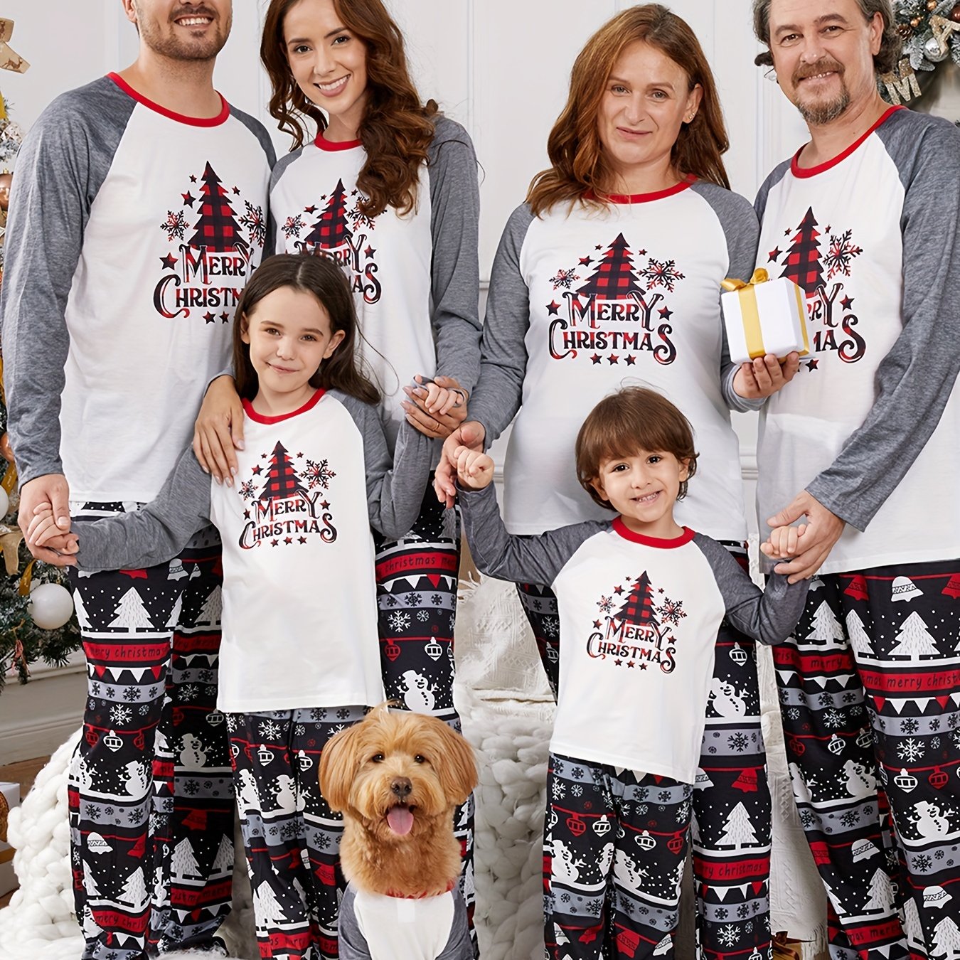 Familien Graues Weihnachtspyjama Set - Raglanärmel und Festlicher Baumdruck