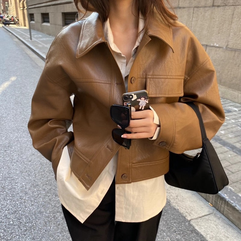 Damen Braune Kurze Jacke - Knopfleiste mit Aufgesetzten Taschen