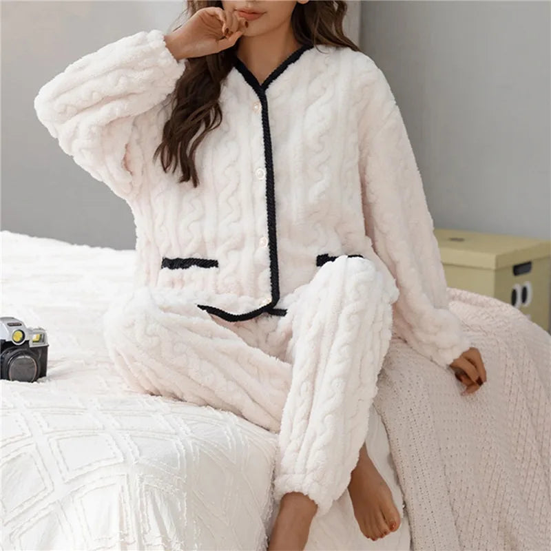 Damen Weißes Pyjama Set - Zopfmuster Strick mit Kontrastbesatz